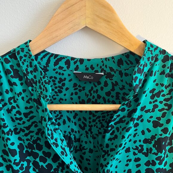 Patterned Flowy Blouse - Picture 2 of 4